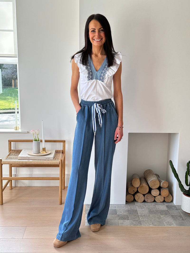DENIM EMBROIDERED SLEEVE TOP
