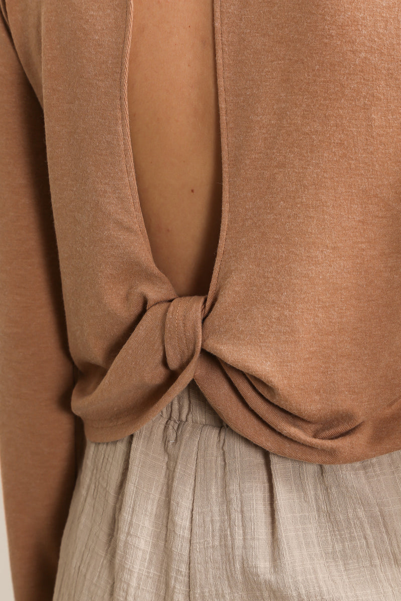 CAMEL TWIST SWEATER