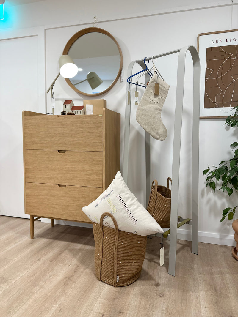 HIDE DRESSER - NATURAL OAK