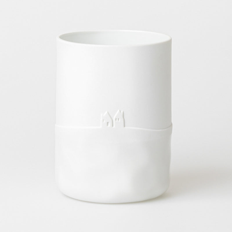 SNOWBALL FIGHT VASE