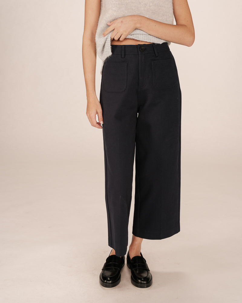 NAVY CROP TROUSERS