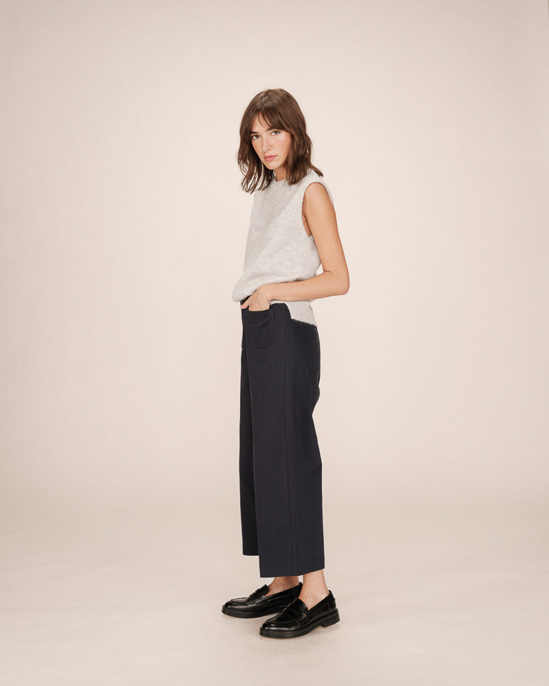 NAVY CROP TROUSERS