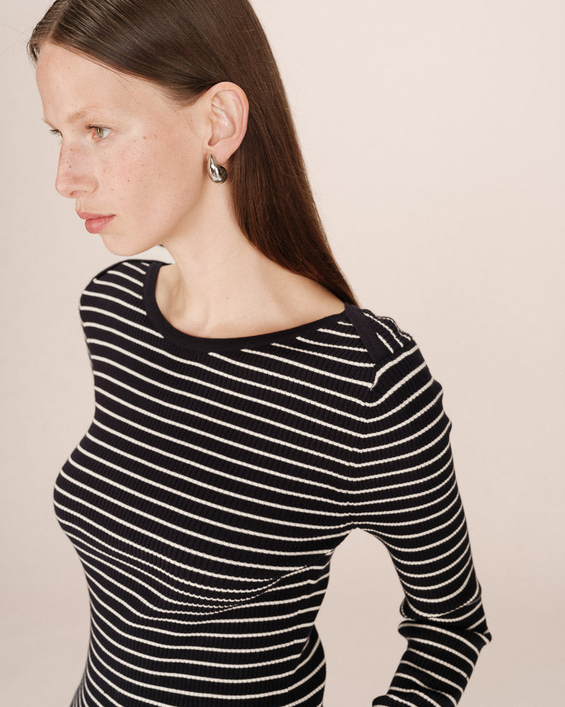NAVY STRIPE TOP