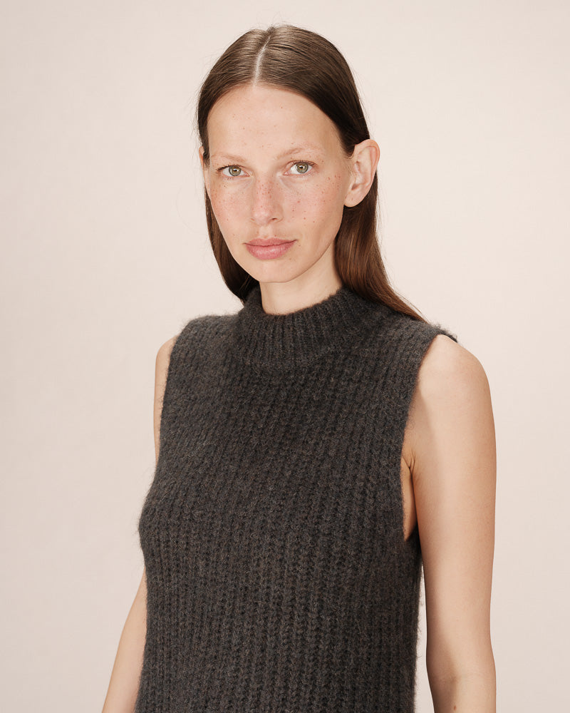 ANTHRACITE SLEEVELESS KNIT