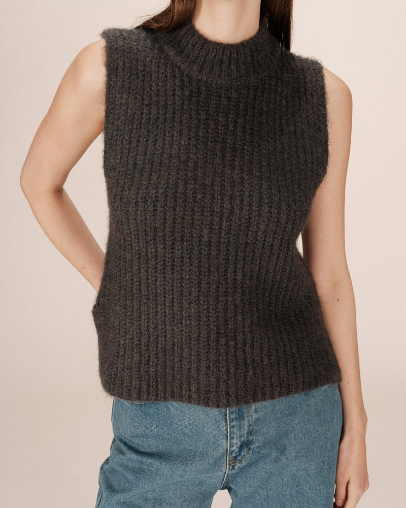 ANTHRACITE SLEEVELESS KNIT