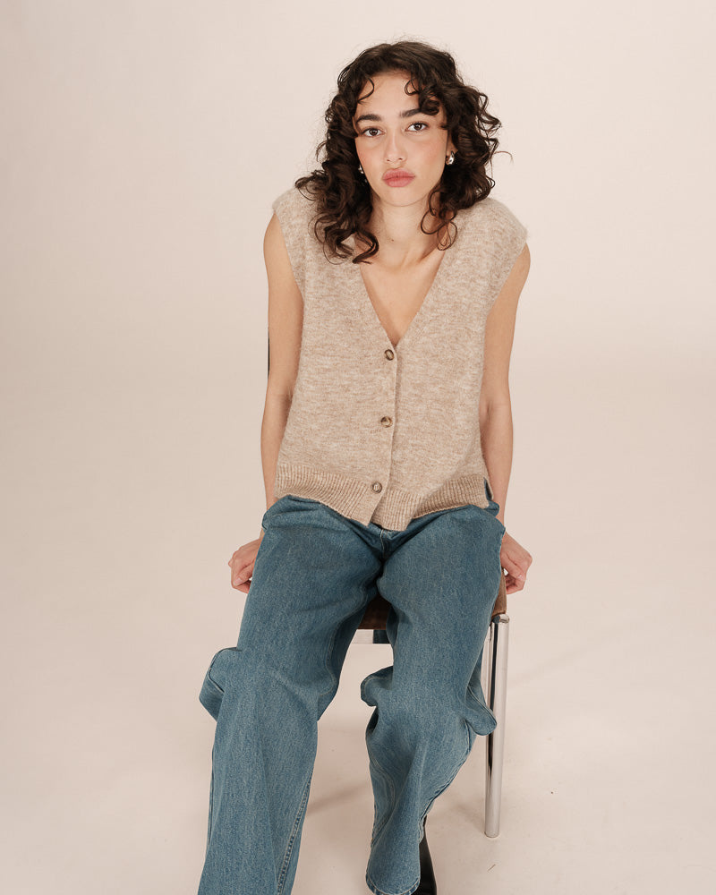 BEIGE KNITTED WAISTCOAT
