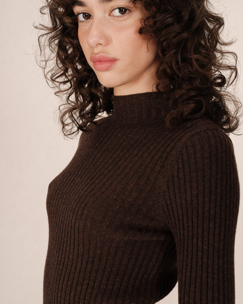 CHOCOLATE RIBBED SWEATER