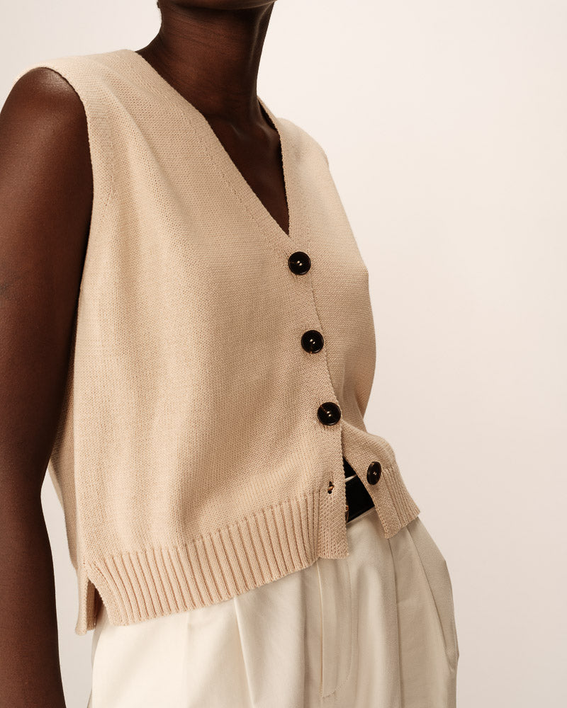 CREAM SLEEVELESS KNIT