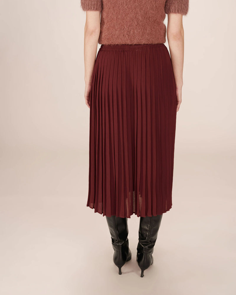 CHOCOLATE PLEATED SKIRT