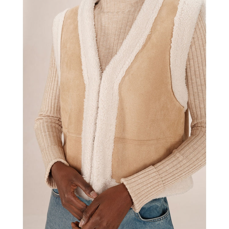 FAUX SLEEVELESS JACKET