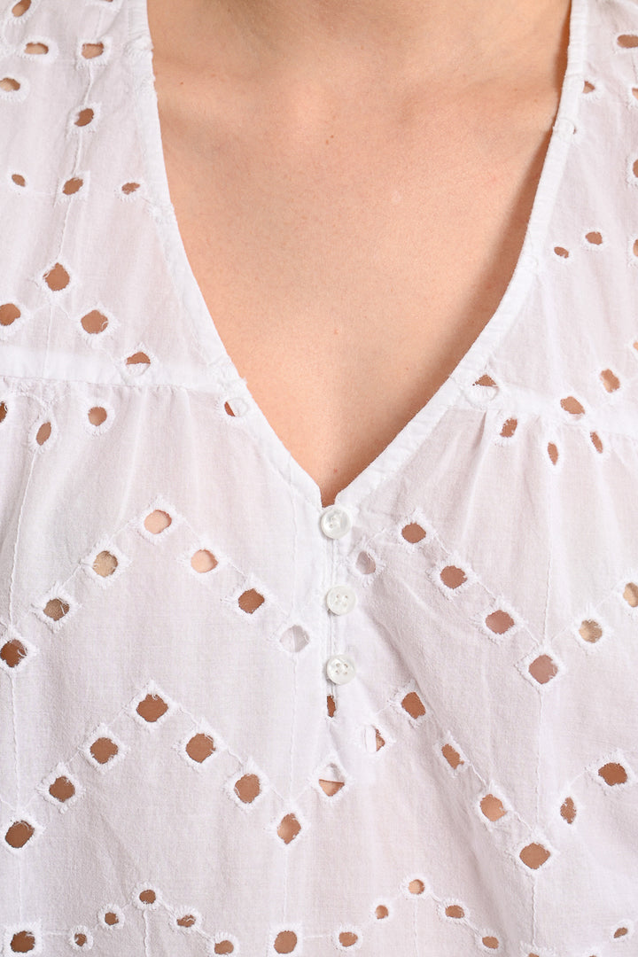 WHITE EMBROIDERY TOP