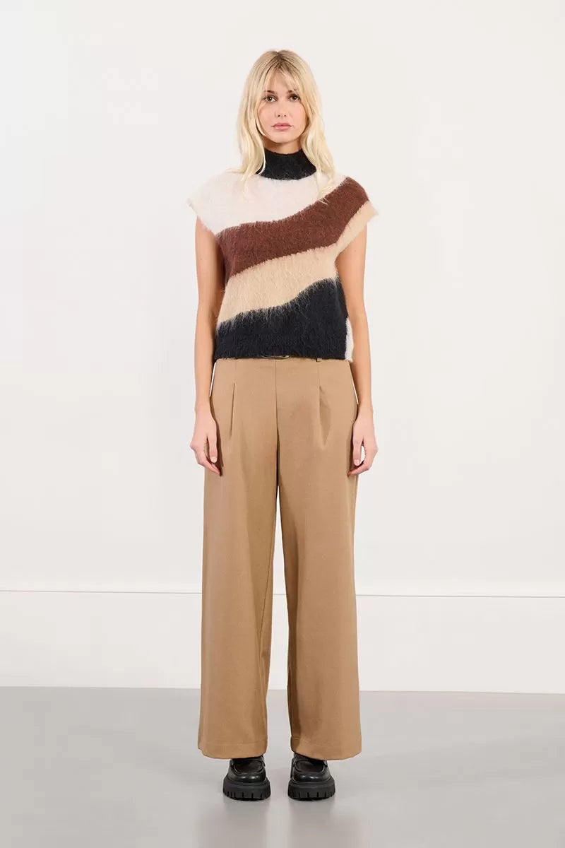 CAMEL BELTED CROP TROUSERS