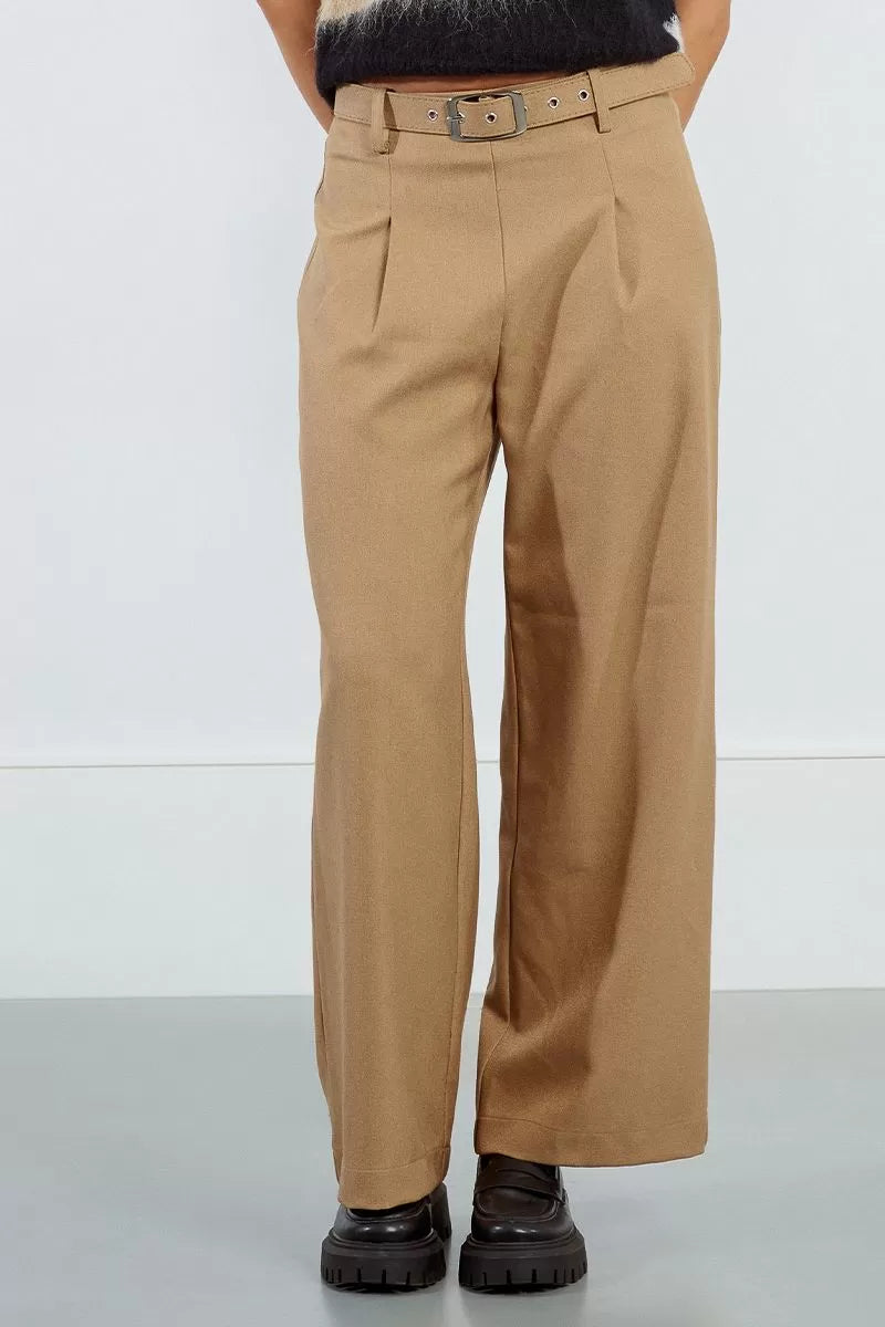 CAMEL BELTED CROP TROUSERS