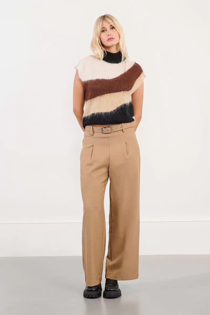 CAMEL BELTED CROP TROUSERS