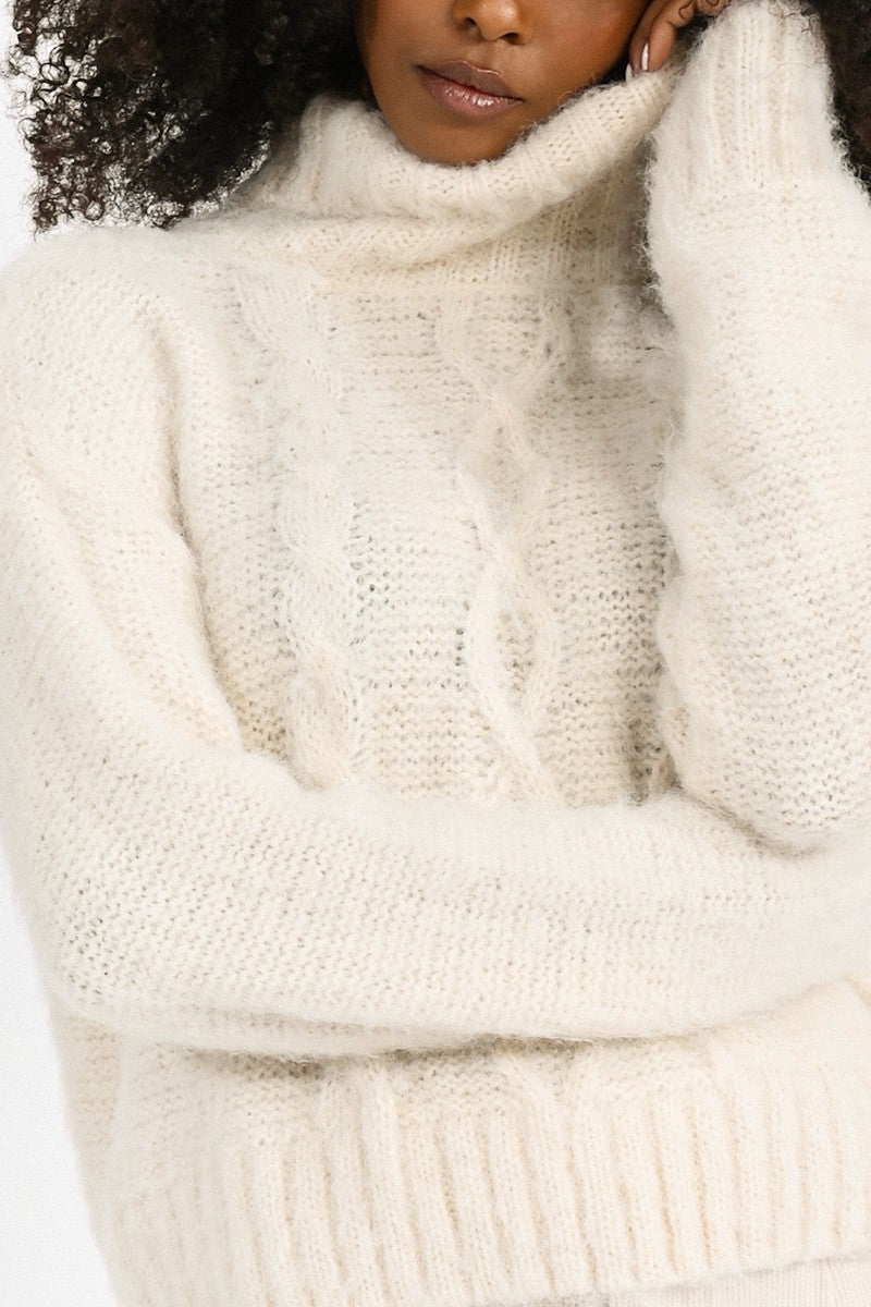 CREAM SOFT SWEATER