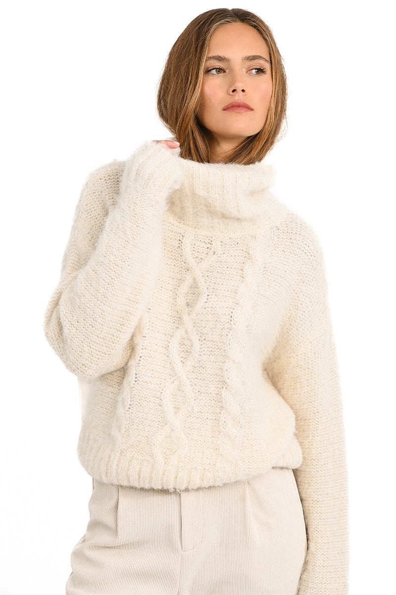 CREAM SOFT SWEATER