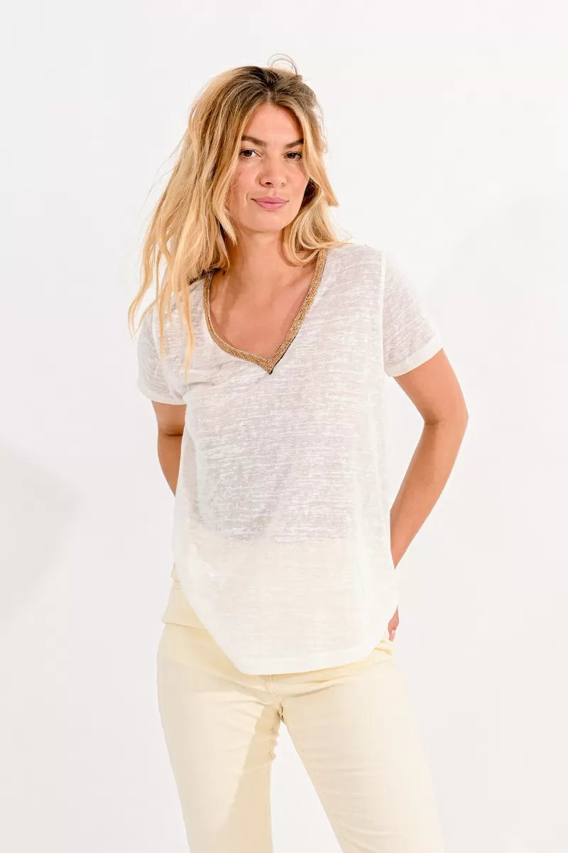 WHITE FLAMED V NECK TOP