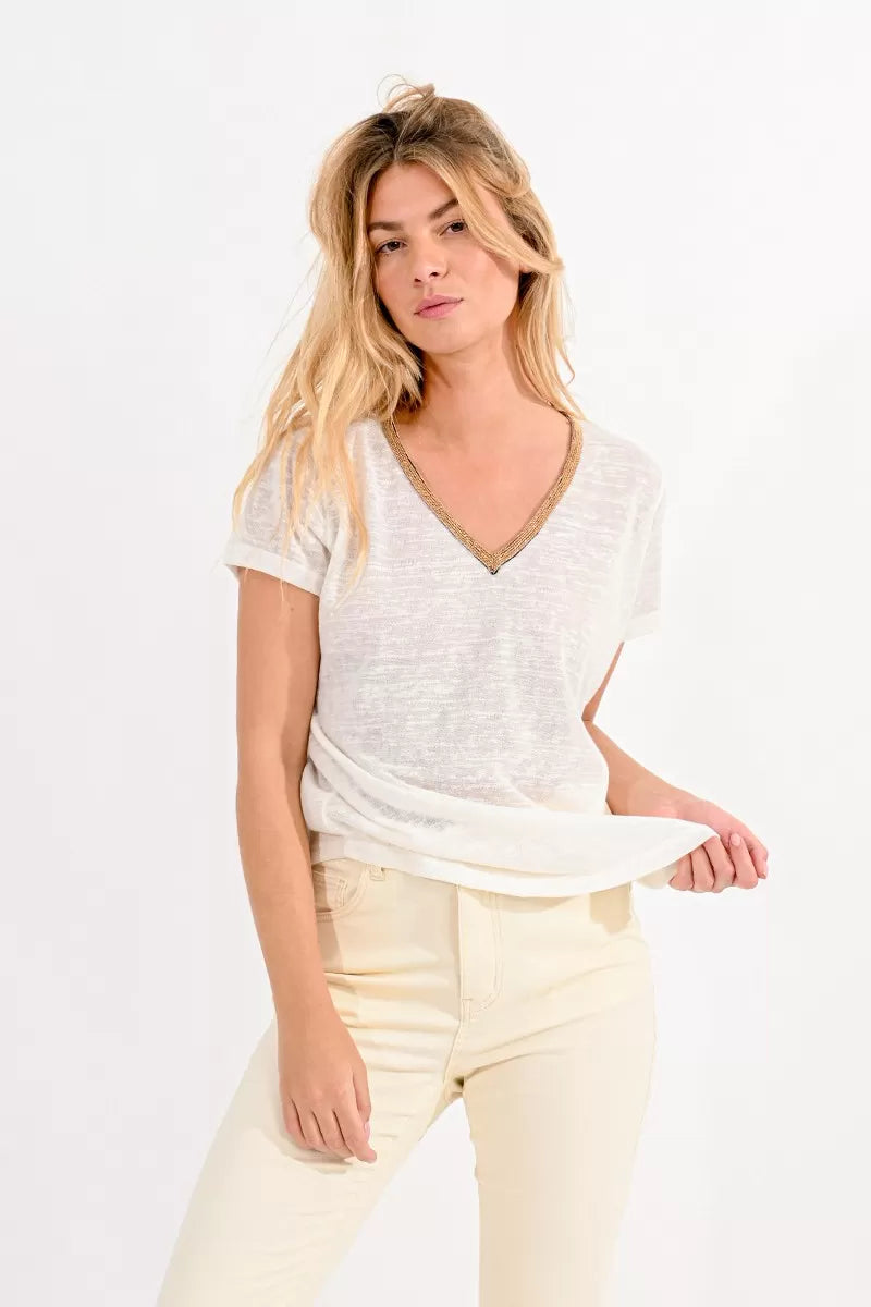 WHITE FLAMED V NECK TOP