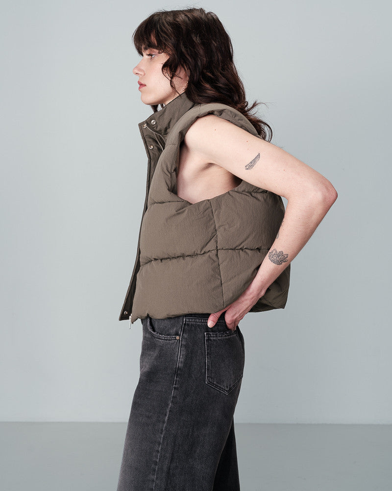 KHAKI SLEEVELESS PUFFA