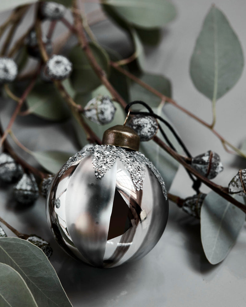 GREY STAR BAUBLE